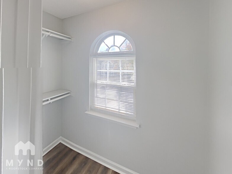 Building Photo - 6 Yorkfield Ct