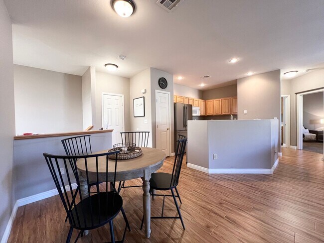 Building Photo - 3555 Meridale Dr