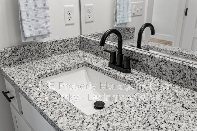 Building Photo - 340 Winding Branch Dr