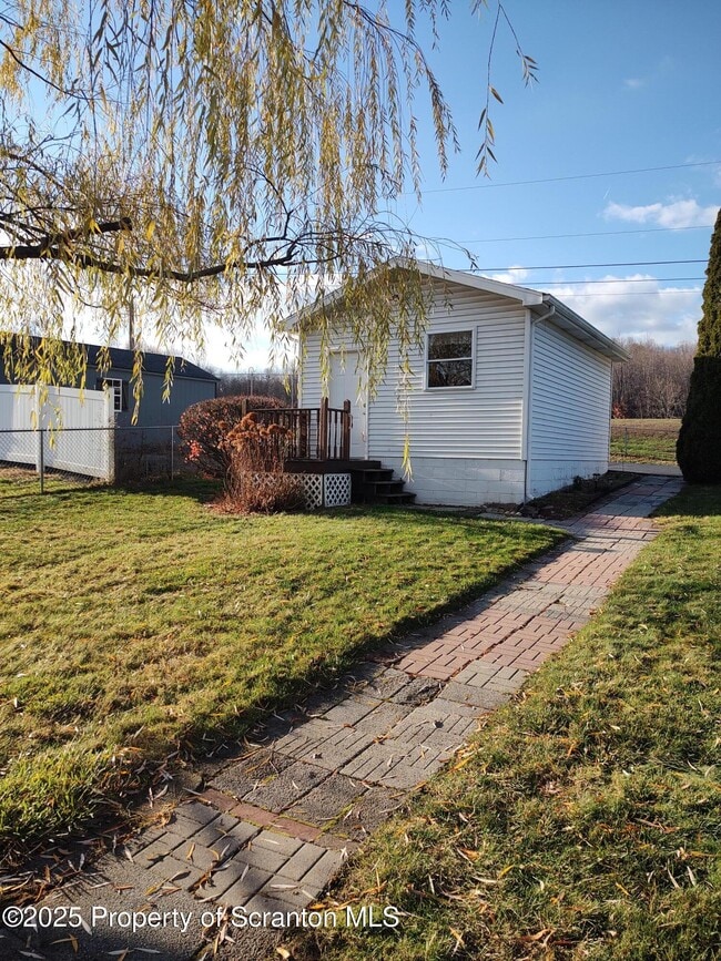 Building Photo - 1023 Carmalt St