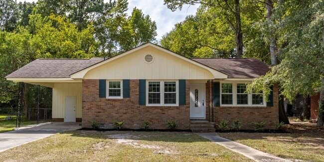 Building Photo - Welcome to this beautiful newly renovated 3-bedroom brick ranch!