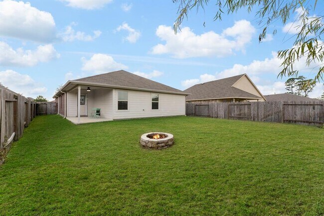 Building Photo - 14077 Lake Cres Dr