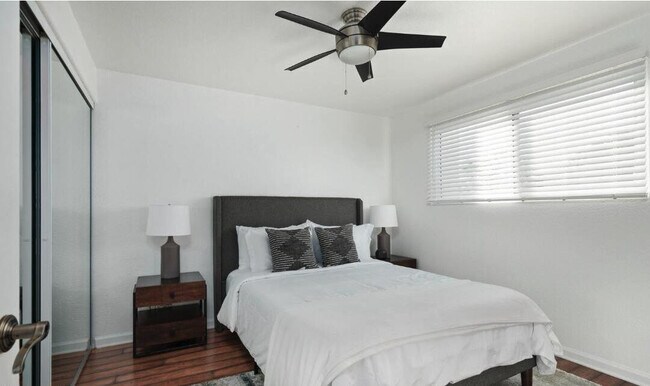 Building Photo - 8620 E San Miguel Ave