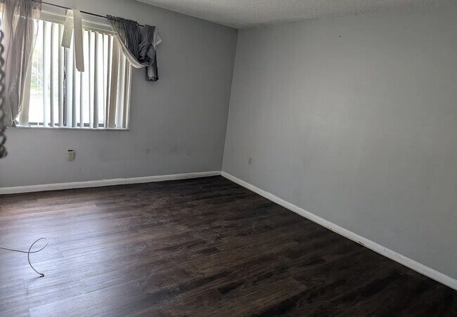 Building Photo - Centrally located, yet secluded 2 bedroom condo in the heart of Orlando for Rent
