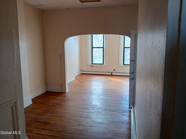 Building Photo - 1826 3rd Ave