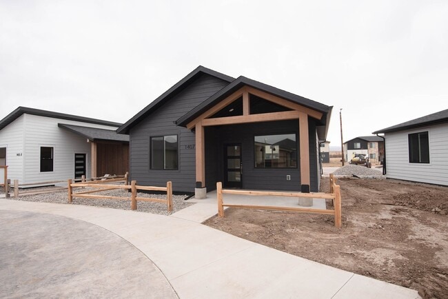 Building Photo - 1407 Windsor Dr