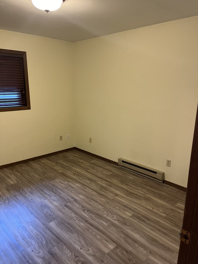 Building Photo - 326 Green Meadow Dr