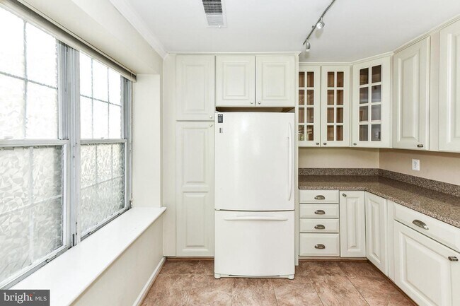 Building Photo - 2954 Yarling Ct