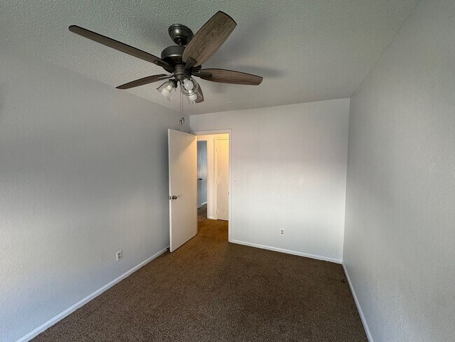 Building Photo - 3 Bed 2.5 Bath Home with 2 Car Detached Ga...