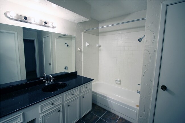 Building Photo - 4105 Vista Rd