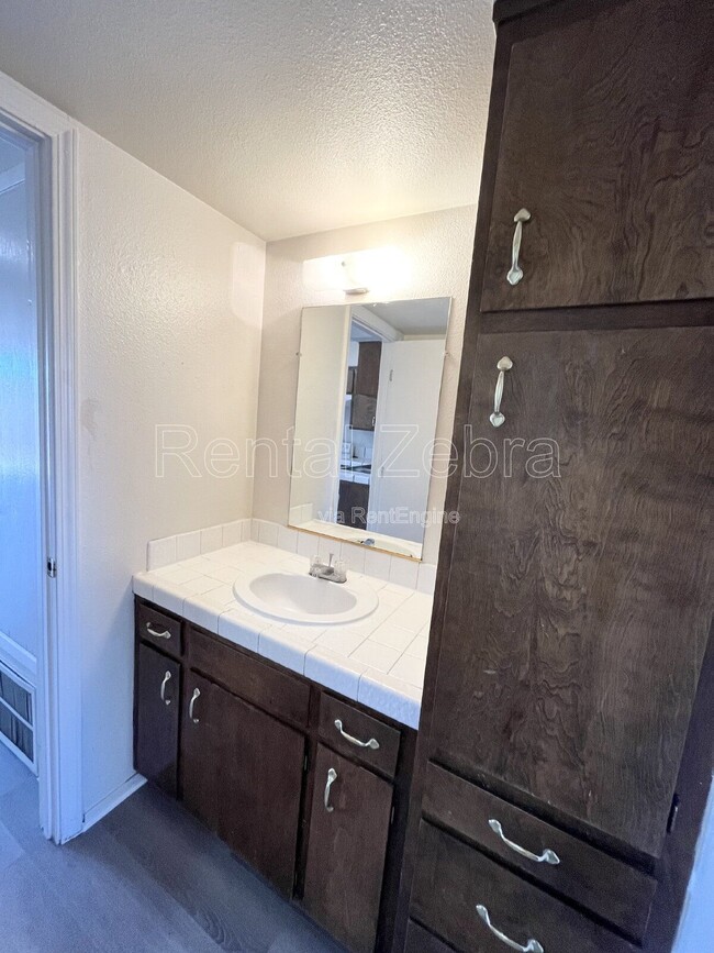 Building Photo - 1205 Kelso St