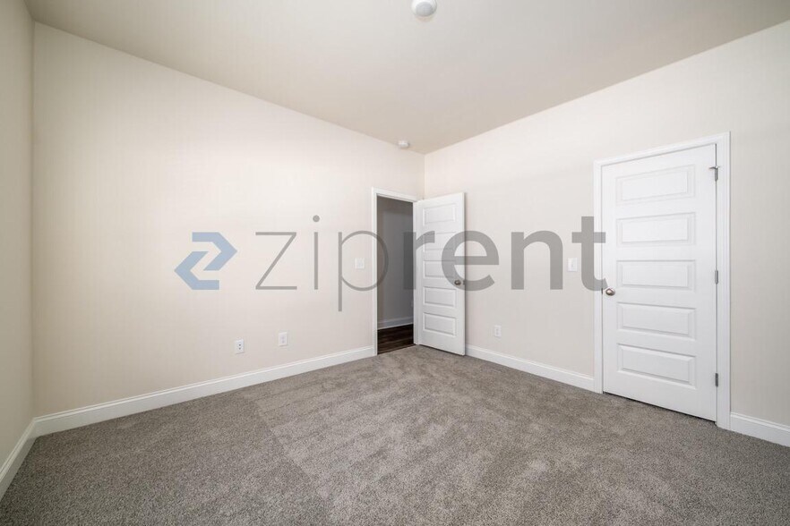 Building Photo - Unit Unit 4
