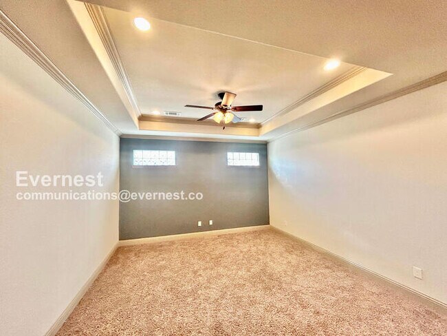 Building Photo - 4417 Villa Dr