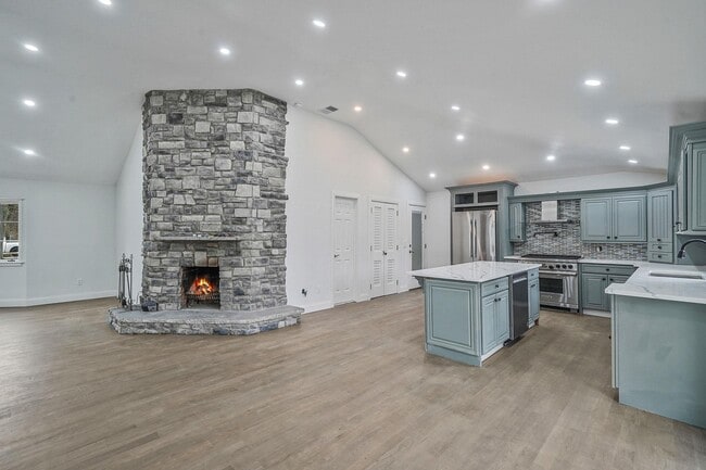 Building Photo - 257 Southlawn Ave