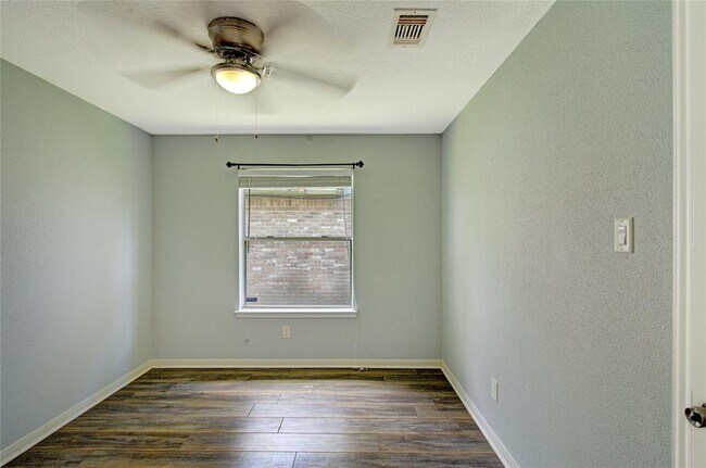 Building Photo - 16322 Chimneystone Dr