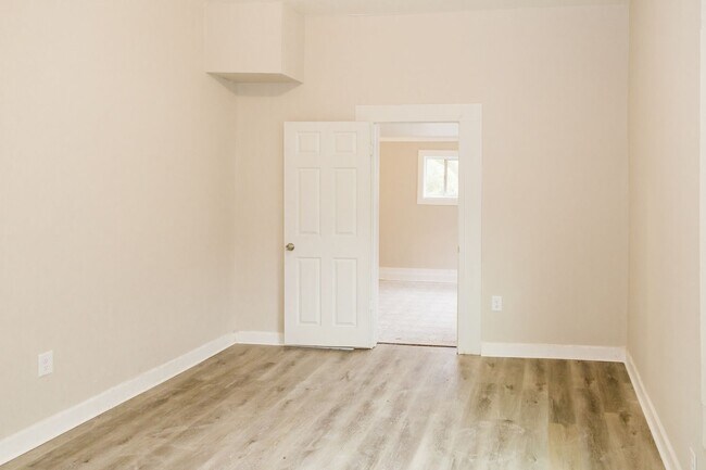 Building Photo - 526 N 17th St