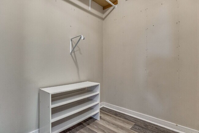 Building Photo - Welcome to your dream home! This stunning ...