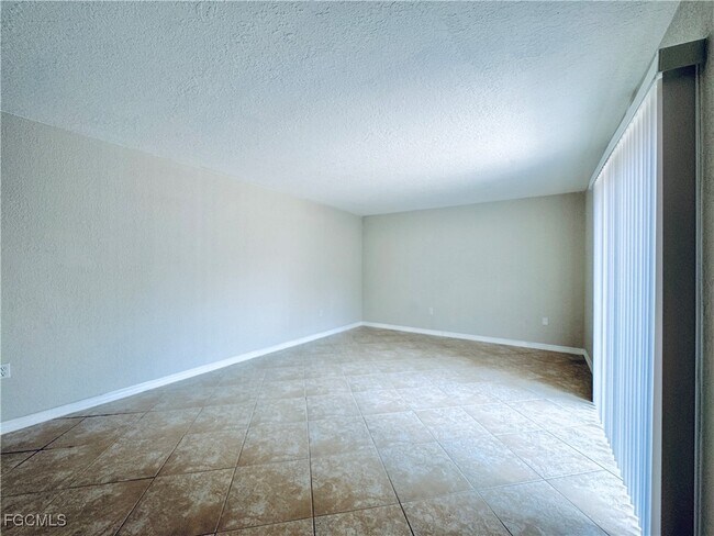 Building Photo - 5205 Cedarbend Dr