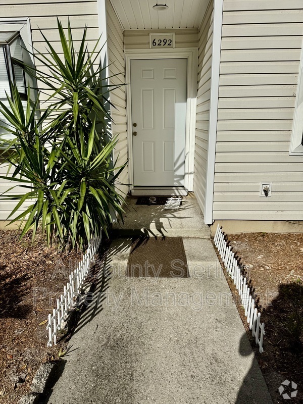 Building Photo - 6292 SW 8th Pl