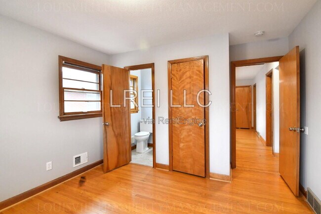 Building Photo - 818 Iroquois Ave