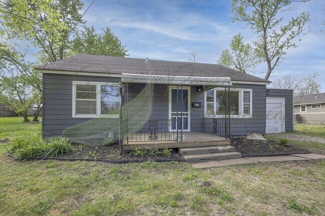 Primary Photo - SMALL TOWN LIVING!!!