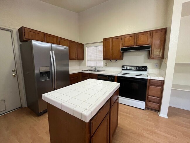 Building Photo - Charming 2 Bedroom, 2 Bathroom Home for Rent!