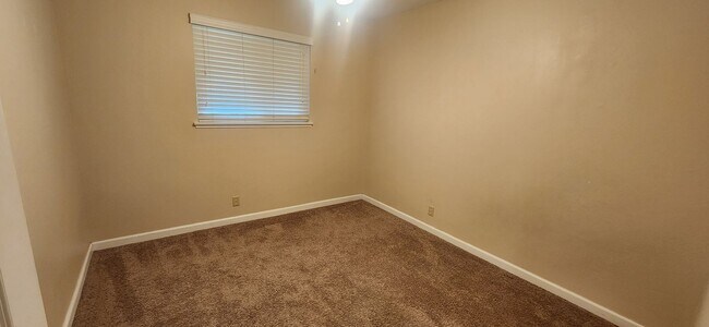 Building Photo - Beautifully Updated 3 Bedroom 2 Bathroom Home in the Highly Desirable S. Land park Neighborhood