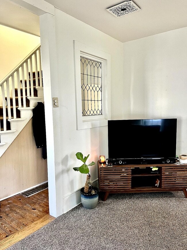 Building Photo - 509 Cascadilla St