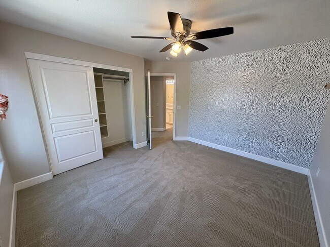 Building Photo - NW Two story home, located in Foxwood subd...