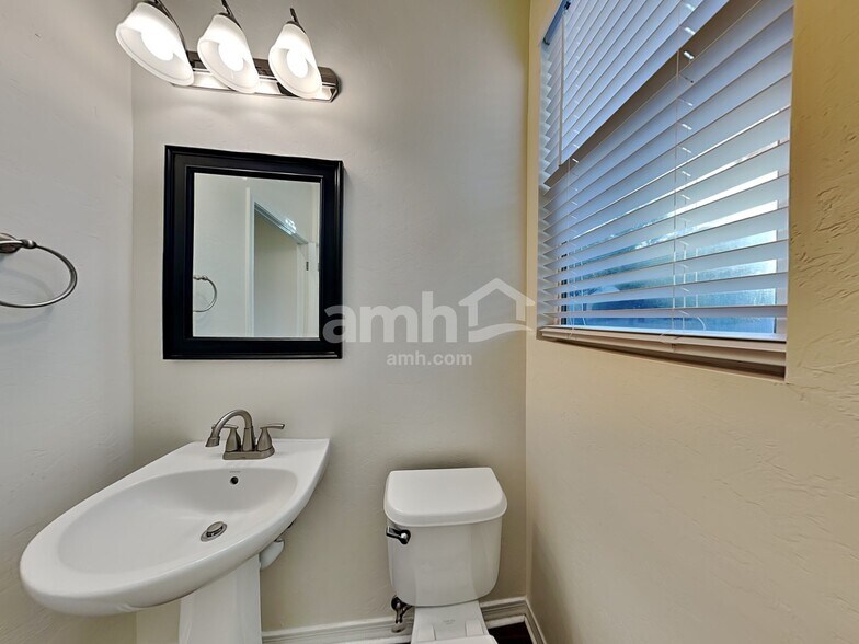 Building Photo - 739 W Paseo Celestial