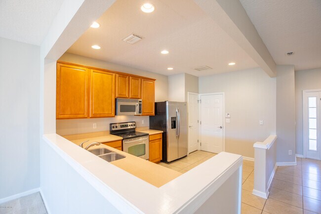 Building Photo - 13292 Stone Pond Dr