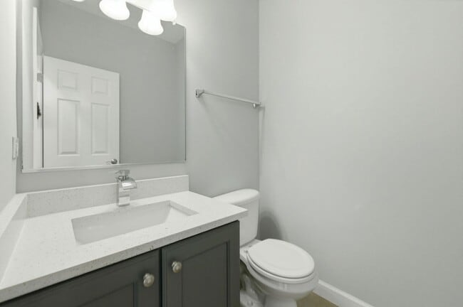 Building Photo - 218 Goldenrod Dr