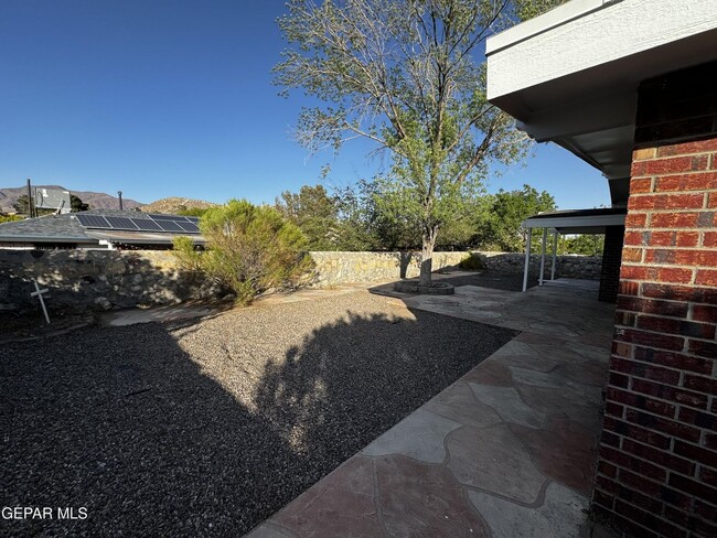 Building Photo - 8700 Lakehurst Rd
