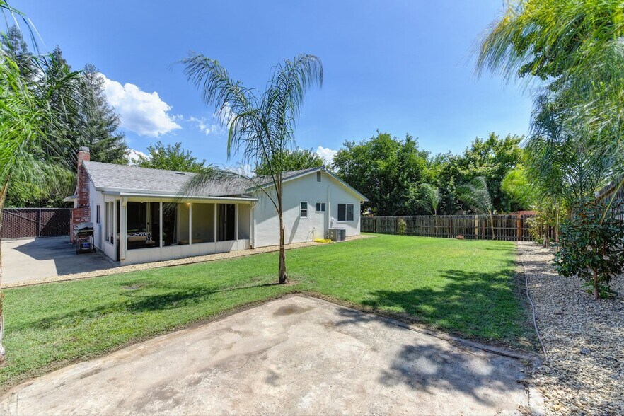 Building Photo - 7101 Stanford Oak Dr