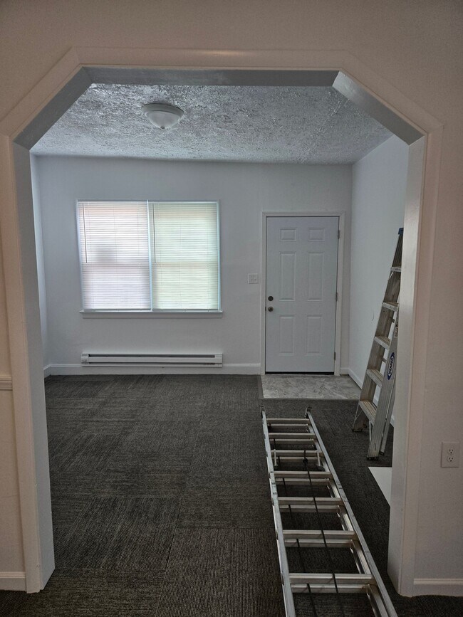 Building Photo - 106 S Locust St