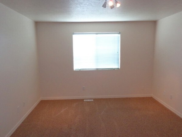 Building Photo - 13631 Clipper Ridge Way