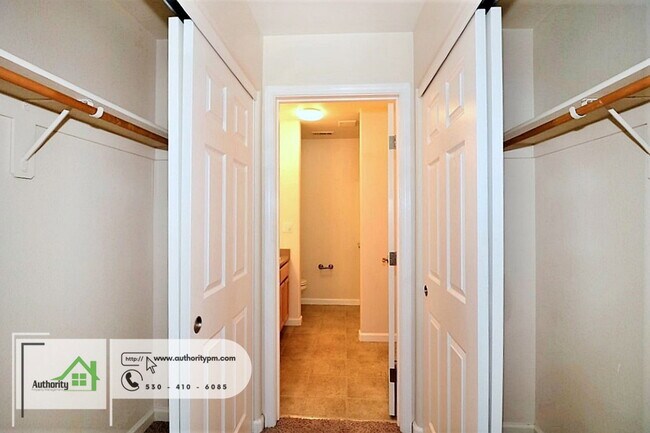 Building Photo - 1294 Mighty Oak Ln