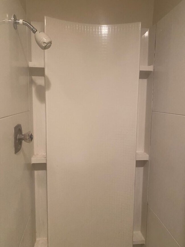 Building Photo - LOCATION, LOCATION 2 Bedroom 2 Bathroom Condo