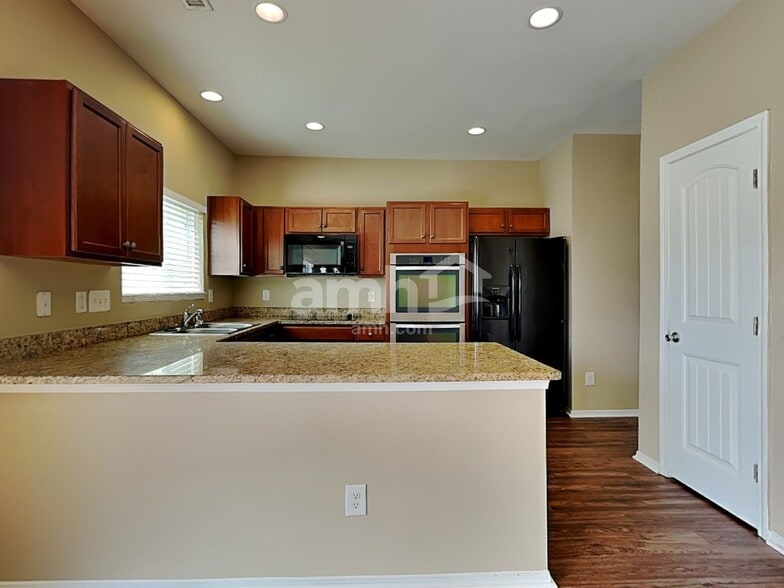 Building Photo - 353 Kerriann Ln