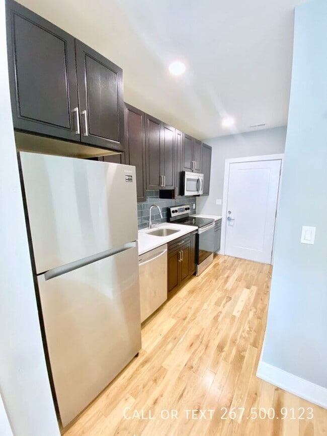 Building Photo - 1523 W Girard Ave