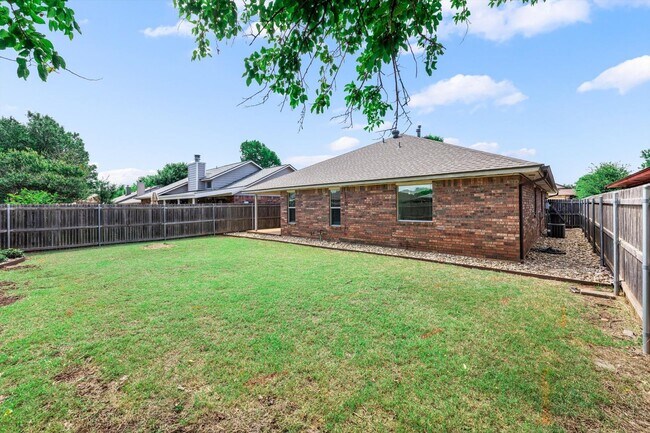 Building Photo - Two reasons to stop scrolling: the schools and the bathrooms. 3/2/2 Home in Putnam City Northaven...