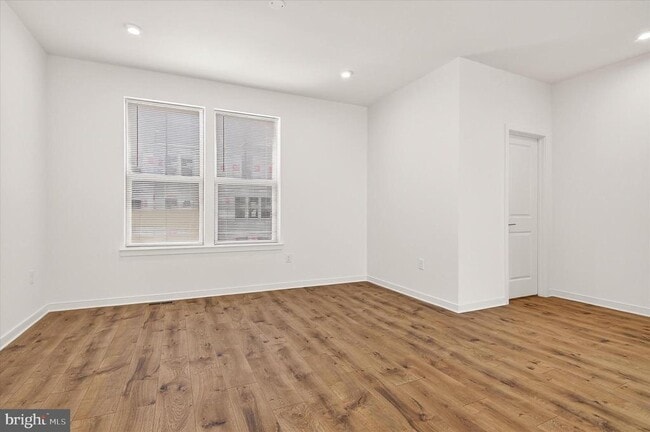 Building Photo - 43793 Mystic Maroon Ter