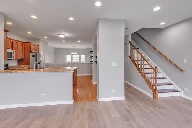 Building Photo - 660 Grosvenor Ln