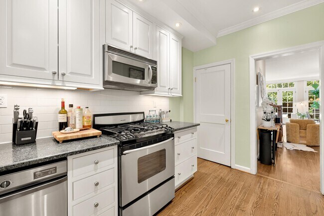 Building Photo - 1522 32nd St NW