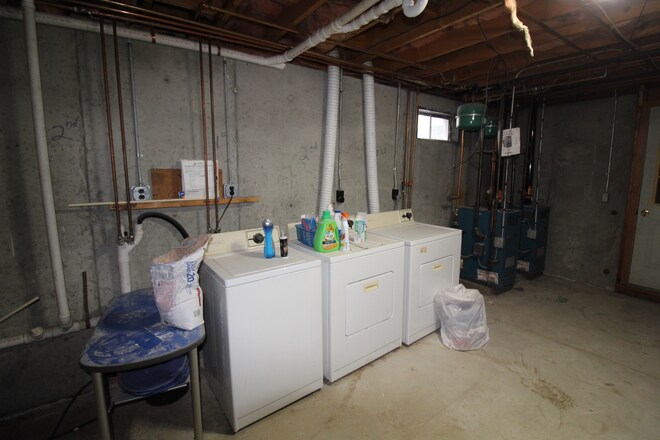 Building Photo - 63 Newton St