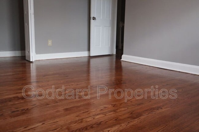 Building Photo - 5916 Northwood Dr