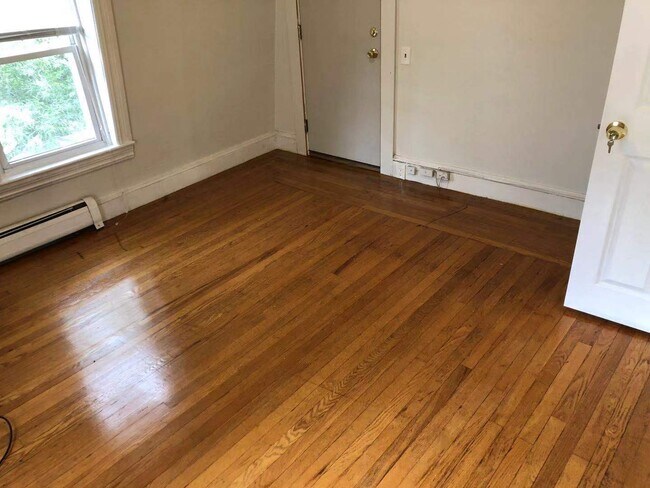 Building Photo - 132 Pitman St