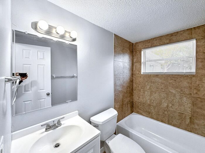 Building Photo - 8628 Velvet Dr