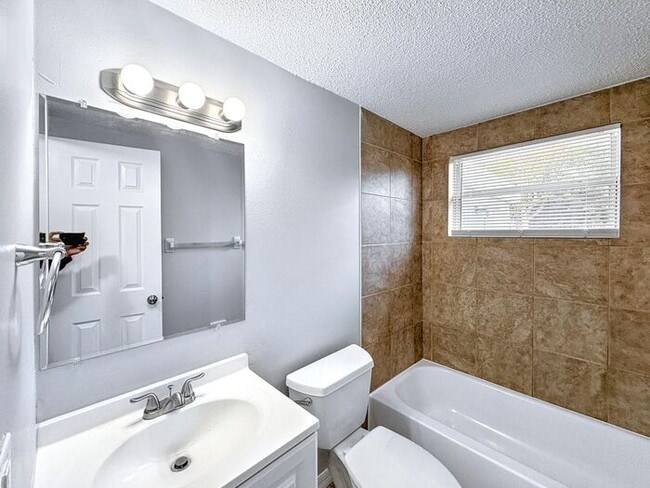 Building Photo - 8628 Velvet Dr