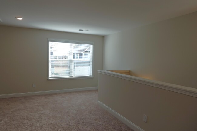 Building Photo - 107 River Trce Lp